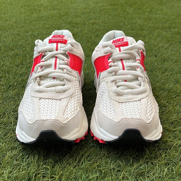 Nike Zoom Vomero 5 - Picture 2 of 5